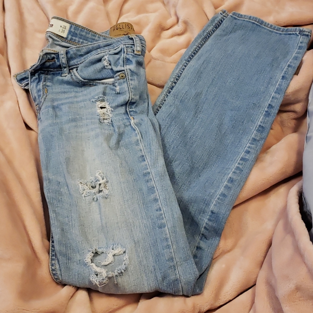 Distressed Light Wash Straight Leg Jeans
